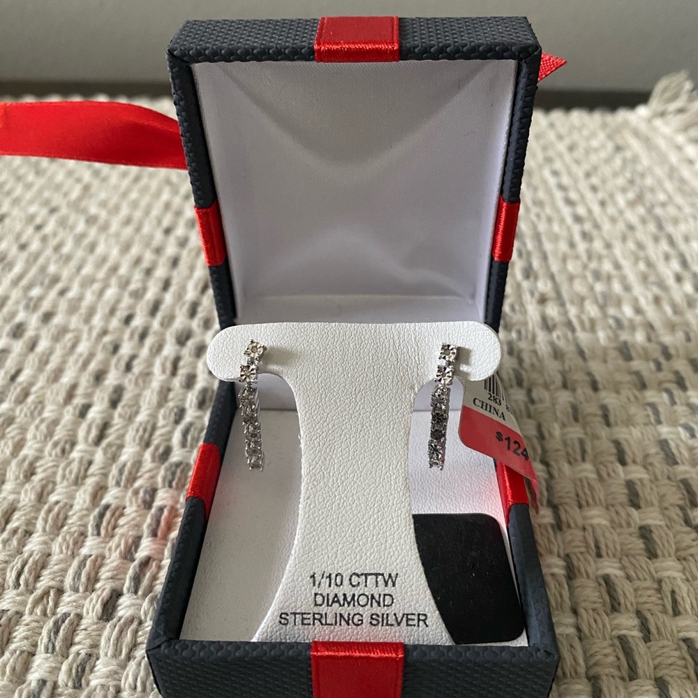NEW IN BOX - Sterling Silver Diamond Earrings 1/10 CTTW